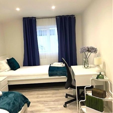 2 Bedroom Serviced Apartment # Londres Exterior foto