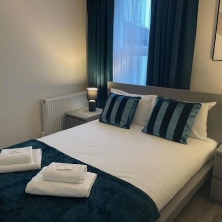 2 Bedroom Serviced Apartment # Londres Exterior foto