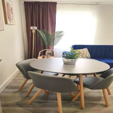 2 Bedroom Serviced Apartment # Londres Exterior foto