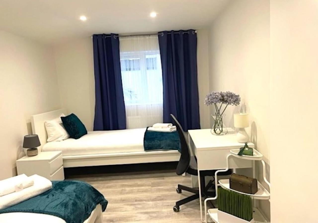 2 Bedroom Serviced Apartment # Londres Exterior foto