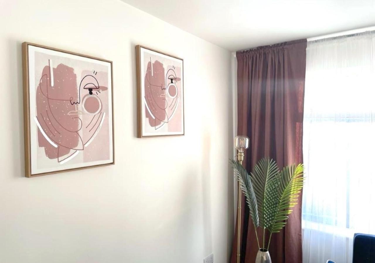 2 Bedroom Serviced Apartment # Londres Exterior foto